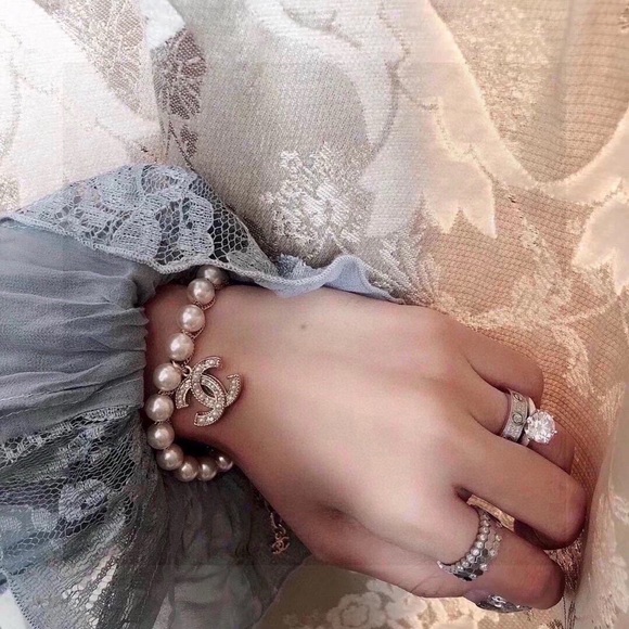 Chanel necklaces - Picture 2 of 5